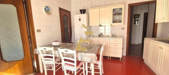 Квартира с 3 спальнями в Кастелламмаре ди Стабия, Италия № 329270 6