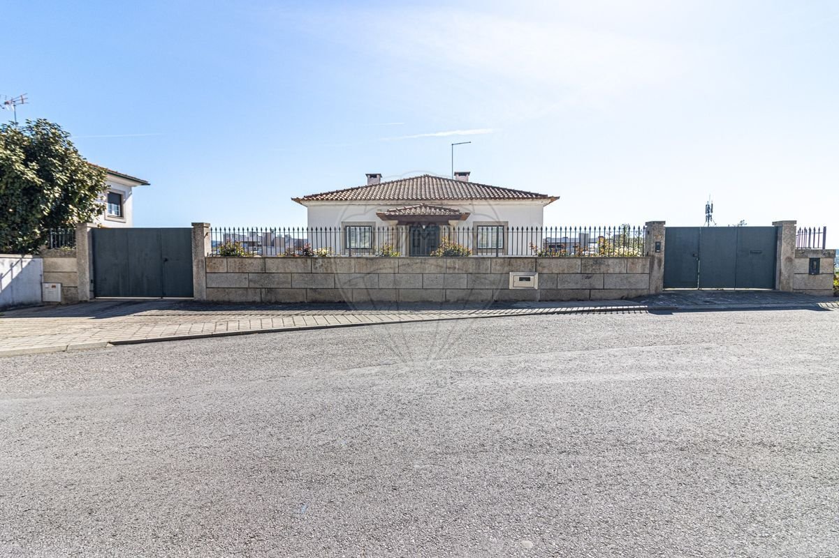 6 bedrooms House in Vila Real, Portugal No. 170256