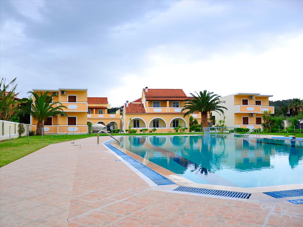 800 m² adosado en venta en Corfu, Central Corfu and Diapontian Islands, Corfu, Ionian Islands, Peloponnese, Western Greece and the Ionian, Greece № 7905