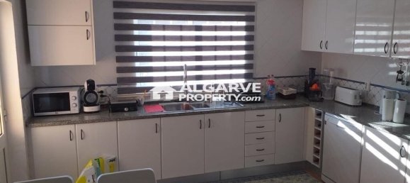 Villa de 4 dormitorios en Quarteira, Portugal No. 354980 3