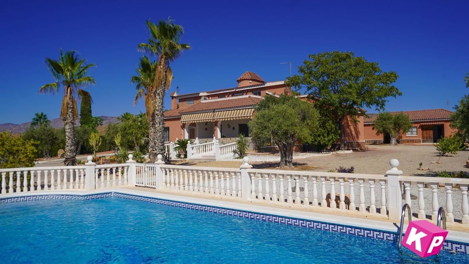 Вилла с 4 спальнями в Аликанте, Испания № 235725