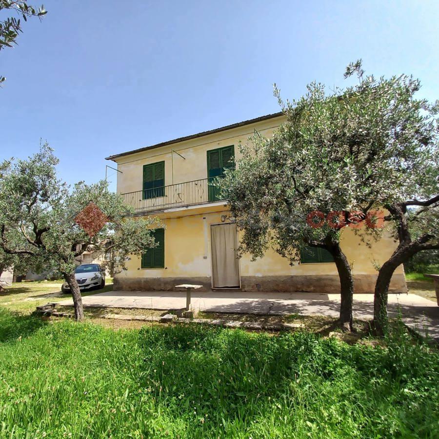 Casa de 4 habitaciónes en Alatri, Italy No. 124072