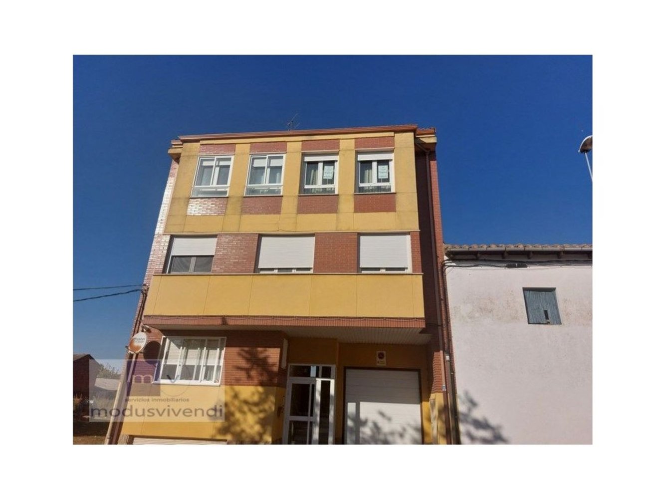 Dúplex de 3 dormitorios en Villaquilambre, Spain No. 66464