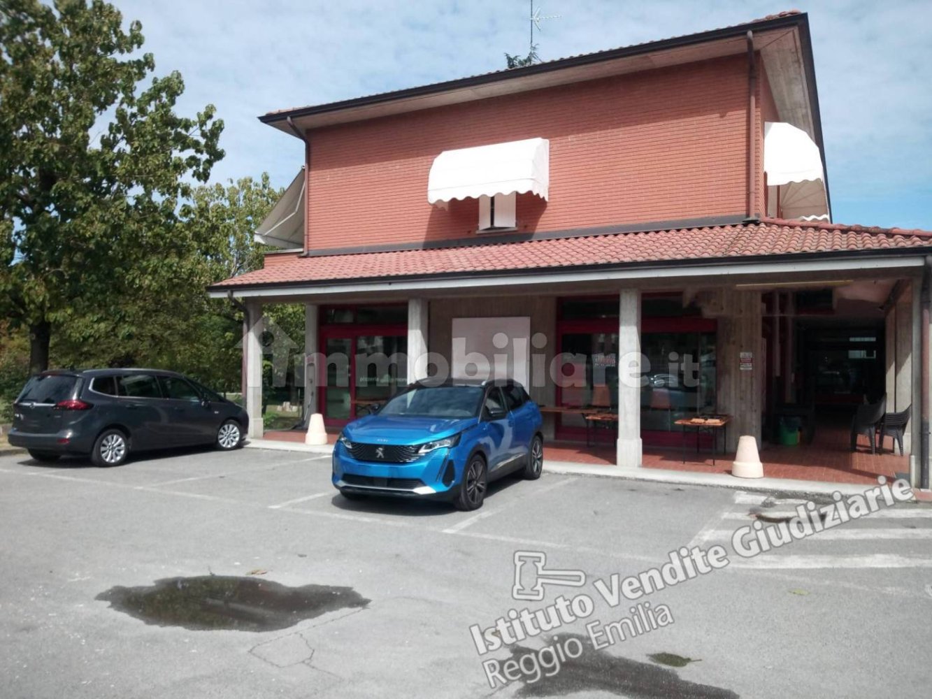 117m² Building in Quattro Castella, Italy No. 332644