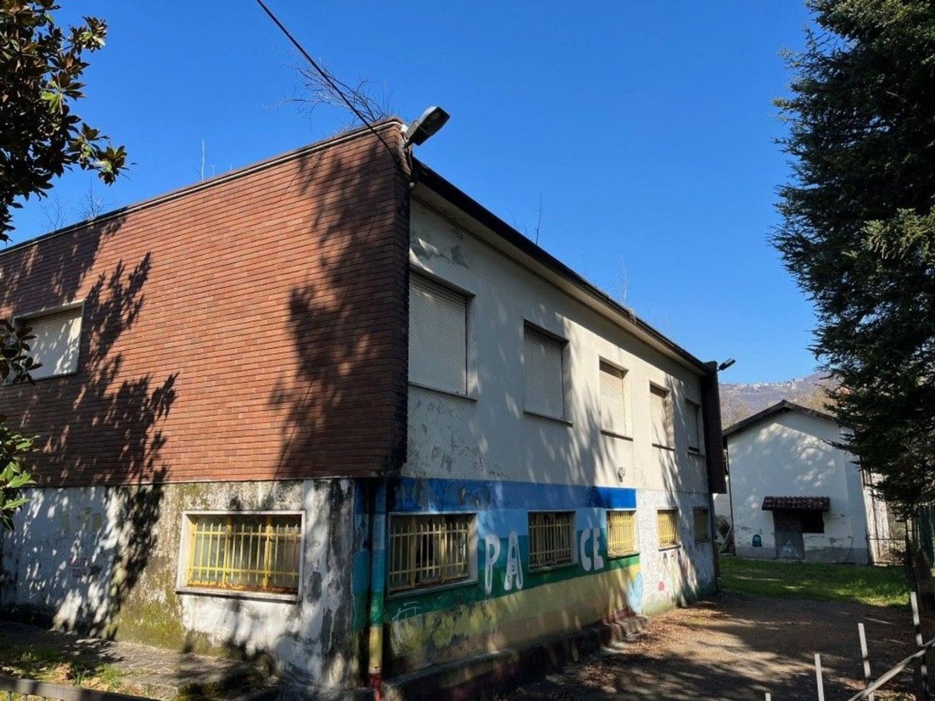 Gebäude in Barzana, Italy 1300m², Nr. 338644