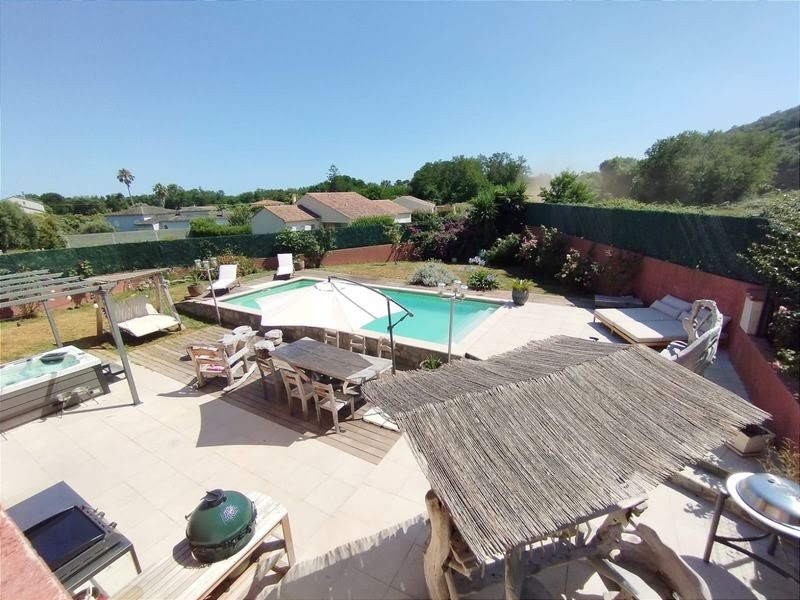 5 غرف نوم منزل في Talasani, France رقم 259770