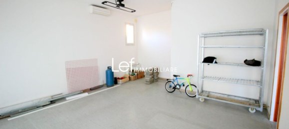 101m² Commercial property in Cornuda, Italy No. 267609 4