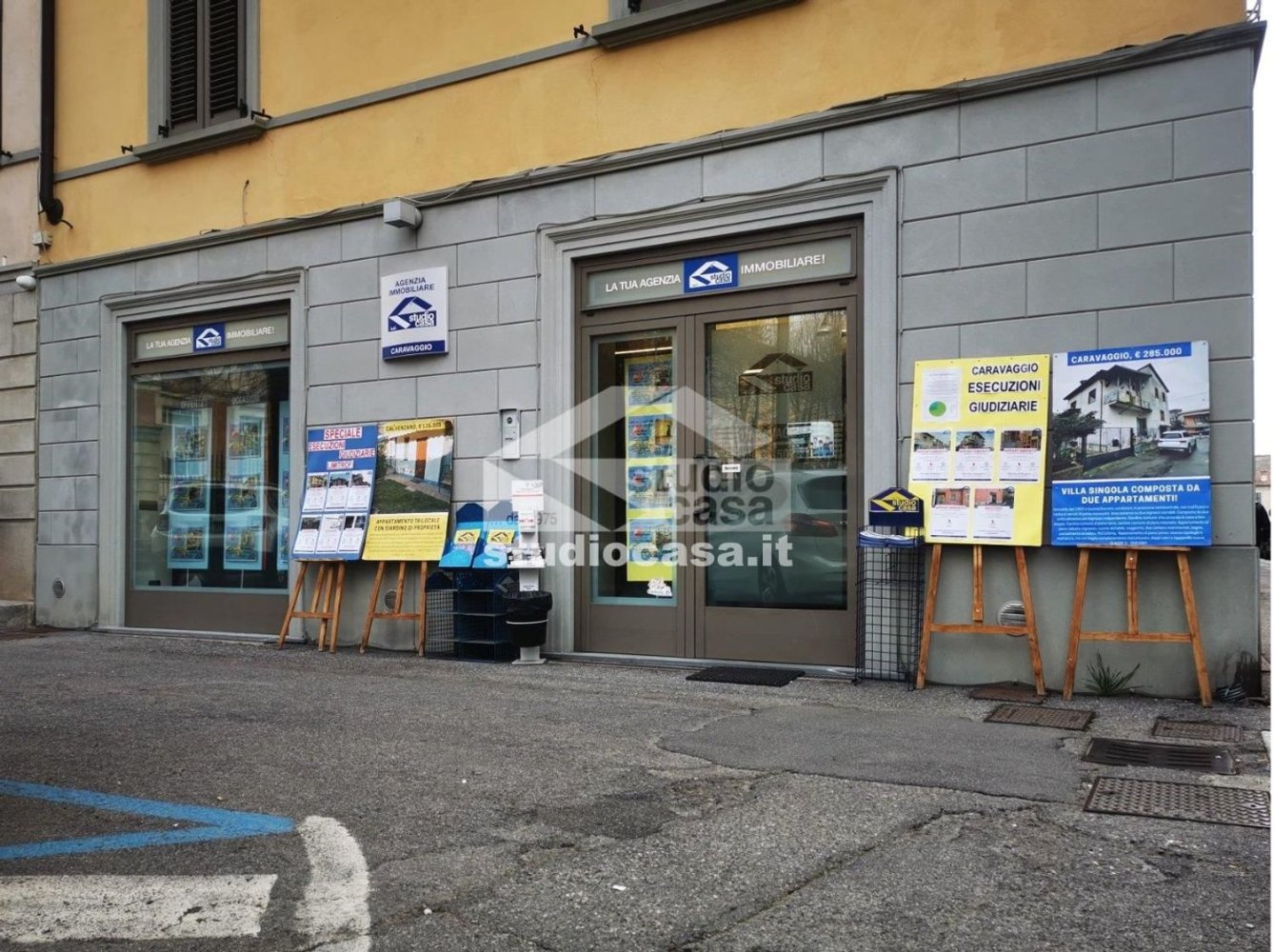 3 rooms Apartment in Caravaggio, Italy No. 290138