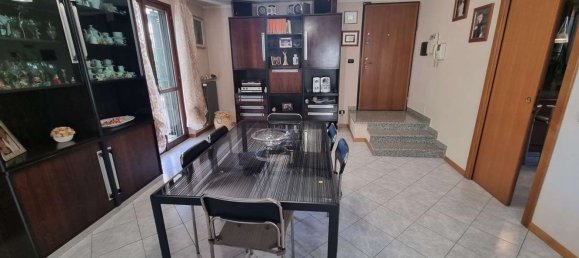 4 rooms Duplex in Limbiate, Italy No. 261513 9