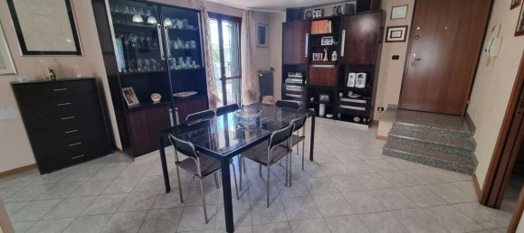 4 rooms Duplex in Limbiate, Italy No. 261513 8