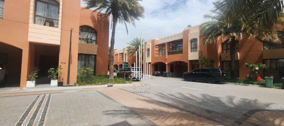 5 bedrooms Villa in Abu Dhabi Gate City, UAE No. 26657 10