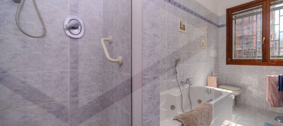 4 rooms Apartment in Casalecchio di Reno, Italy No. 28651 9