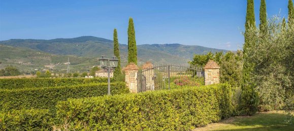 Дом с 15 комнатами в Кортона, Италия № 57193 8