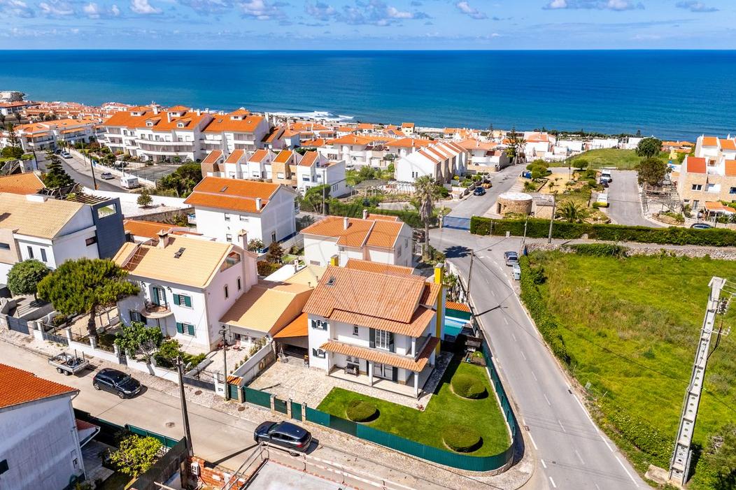 Casa de 3 dormitorios en Ericeira, Portugal No. 194407