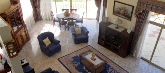 4 bedrooms Villa in Limassol, Cyprus No. 1966 2