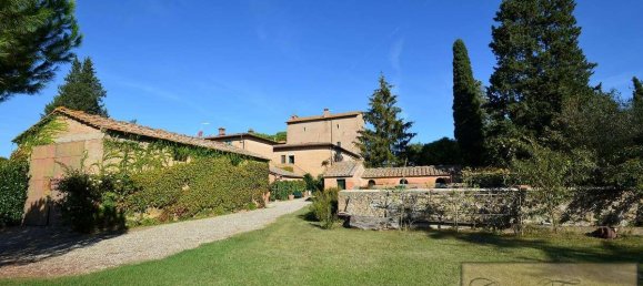 16 bedrooms House in Siena, Italy No. 220 2