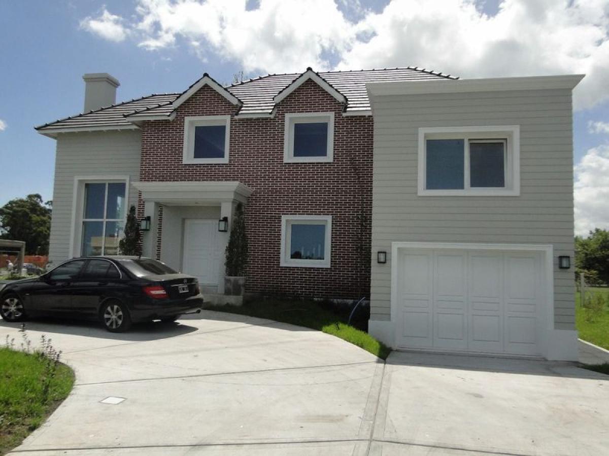 3 bedrooms House in Mar del Plata, Argentina No. 66034