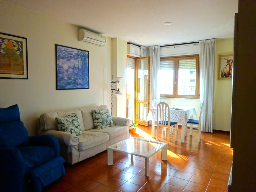 Квартира с 2 спальнями в Рим, Италия № 174686