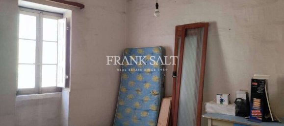 4 bedrooms House in Fontana, Malta No. 984 5