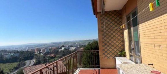 Квартира с 3 комнатами в Анкона, Италия № 34920 2