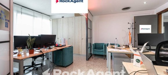 5 rooms Office in Padua, Italy No. 99867 9