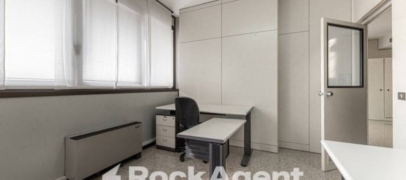 5 rooms Office in Padua, Italy No. 99867 5
