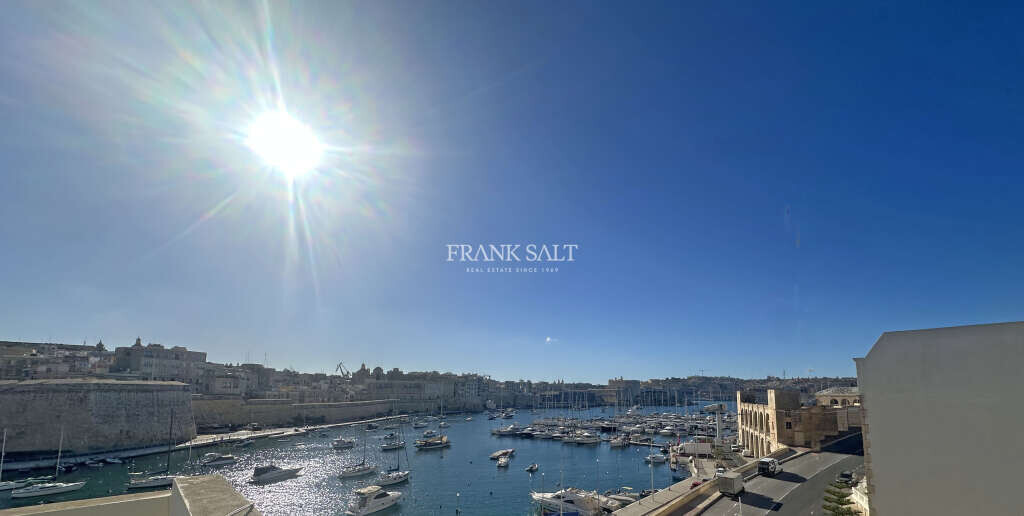 2 bedrooms Penthouse in Kalkara, Malta No. 10998