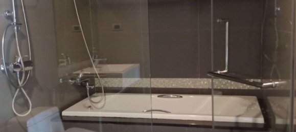 Apartamento com 1 quarto em condomínio em Khlong Toei, Thailand N.º 9488 8