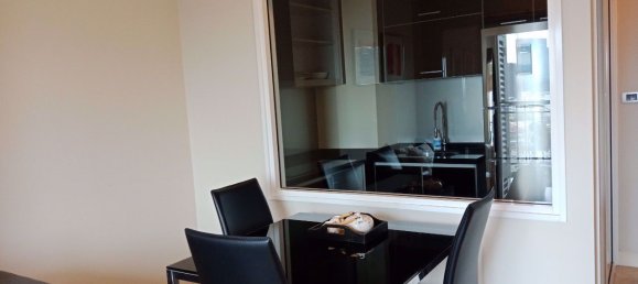 Apartamento com 1 quarto em condomínio em Khlong Toei, Thailand N.º 9488 4