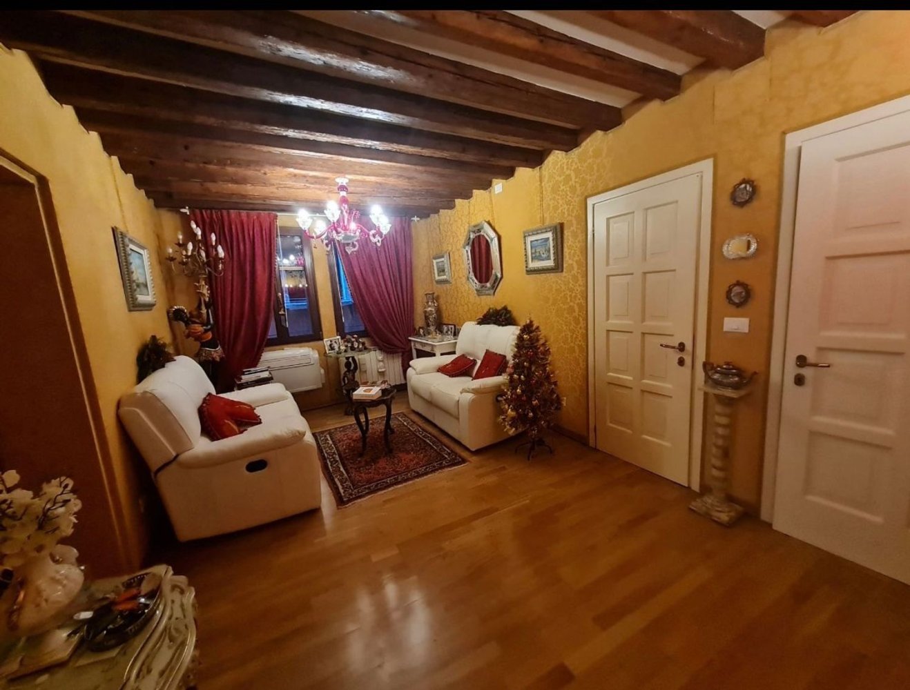 5 rooms Apartment in Venice, Italy No. 196190