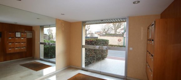 1 bedroom Apartment in Le Vesinet, France No. 131361 2