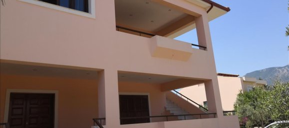 4 bedrooms Commercial property in Loutraki, Greece No. 4791 2