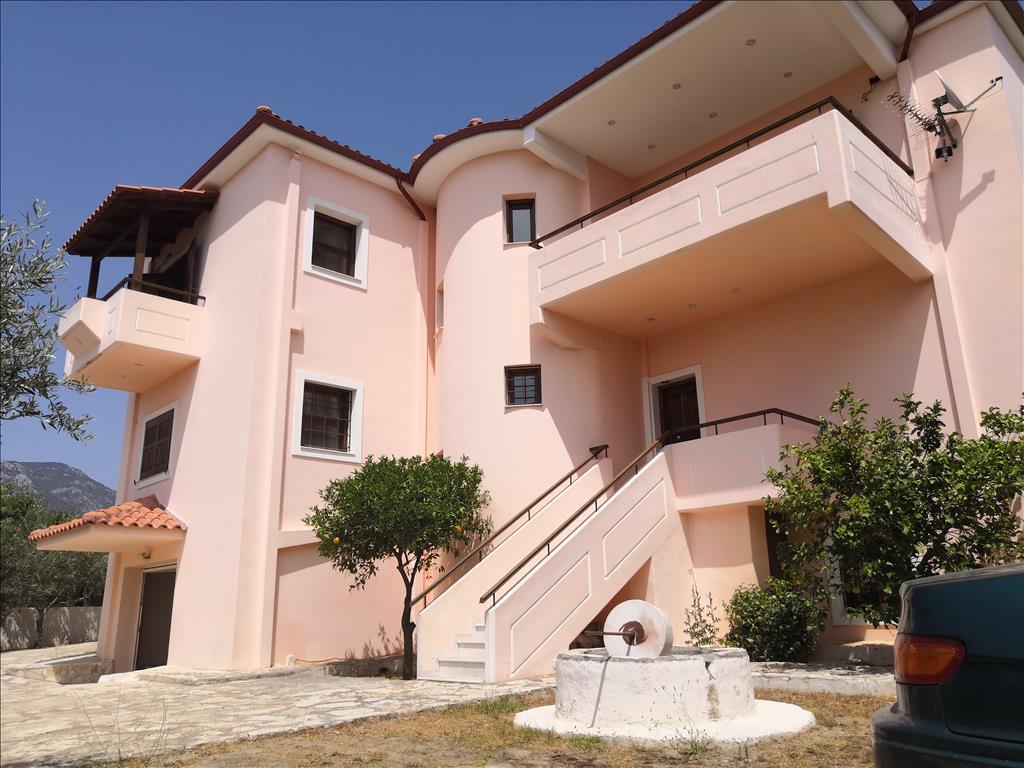 4 bedrooms Commercial property in Loutraki, Greece No. 4791