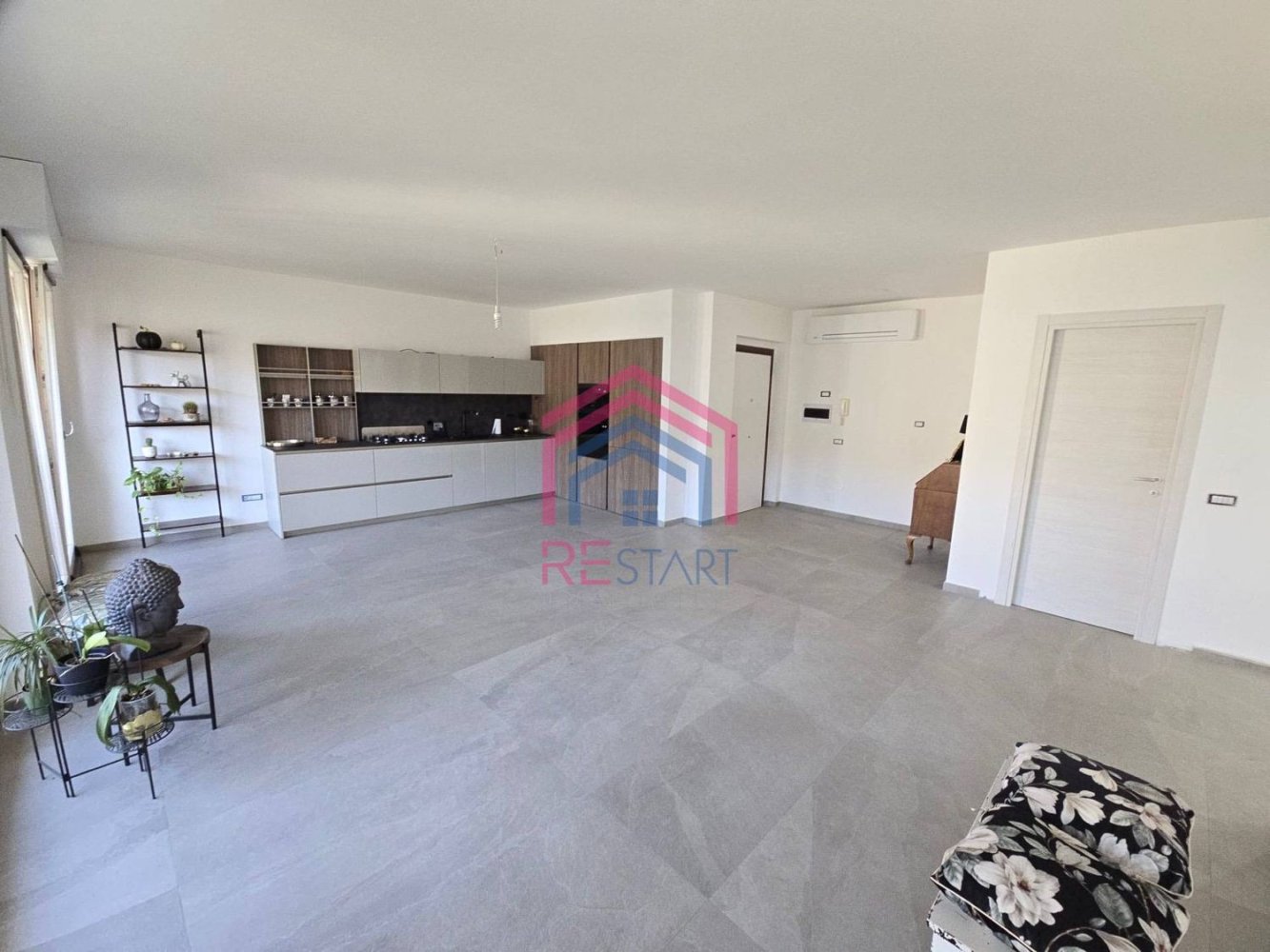 3-salle Appartement à Ariccia, Italy No. 144755