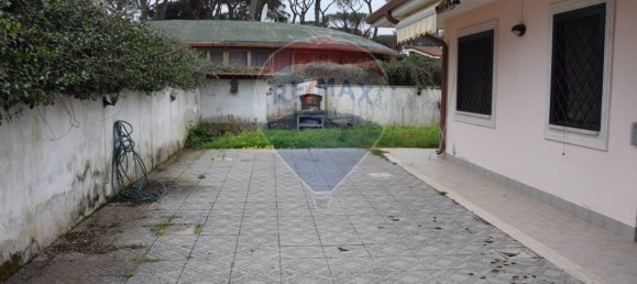 Вилла с 3 спальнями в Ардеа, Италия № 108212 2