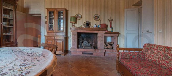 Здание с 7 комнатами в Арпино, Италия № 134810 3