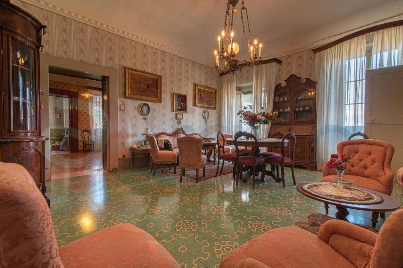 Здание с 7 комнатами в Арпино, Италия № 134810