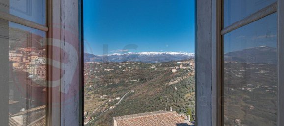 Здание с 7 комнатами в Арпино, Италия № 134810 36