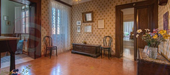 Здание с 7 комнатами в Арпино, Италия № 134810 14