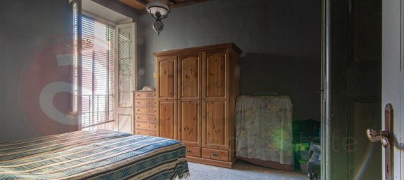 Здание с 7 комнатами в Арпино, Италия № 134810 7