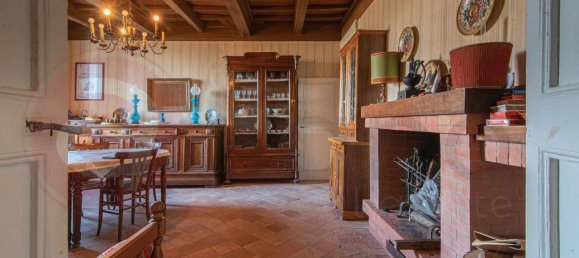 Здание с 7 комнатами в Арпино, Италия № 134810 2