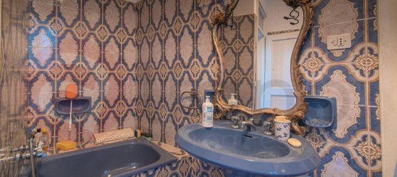 Здание с 7 комнатами в Арпино, Италия № 134810 10