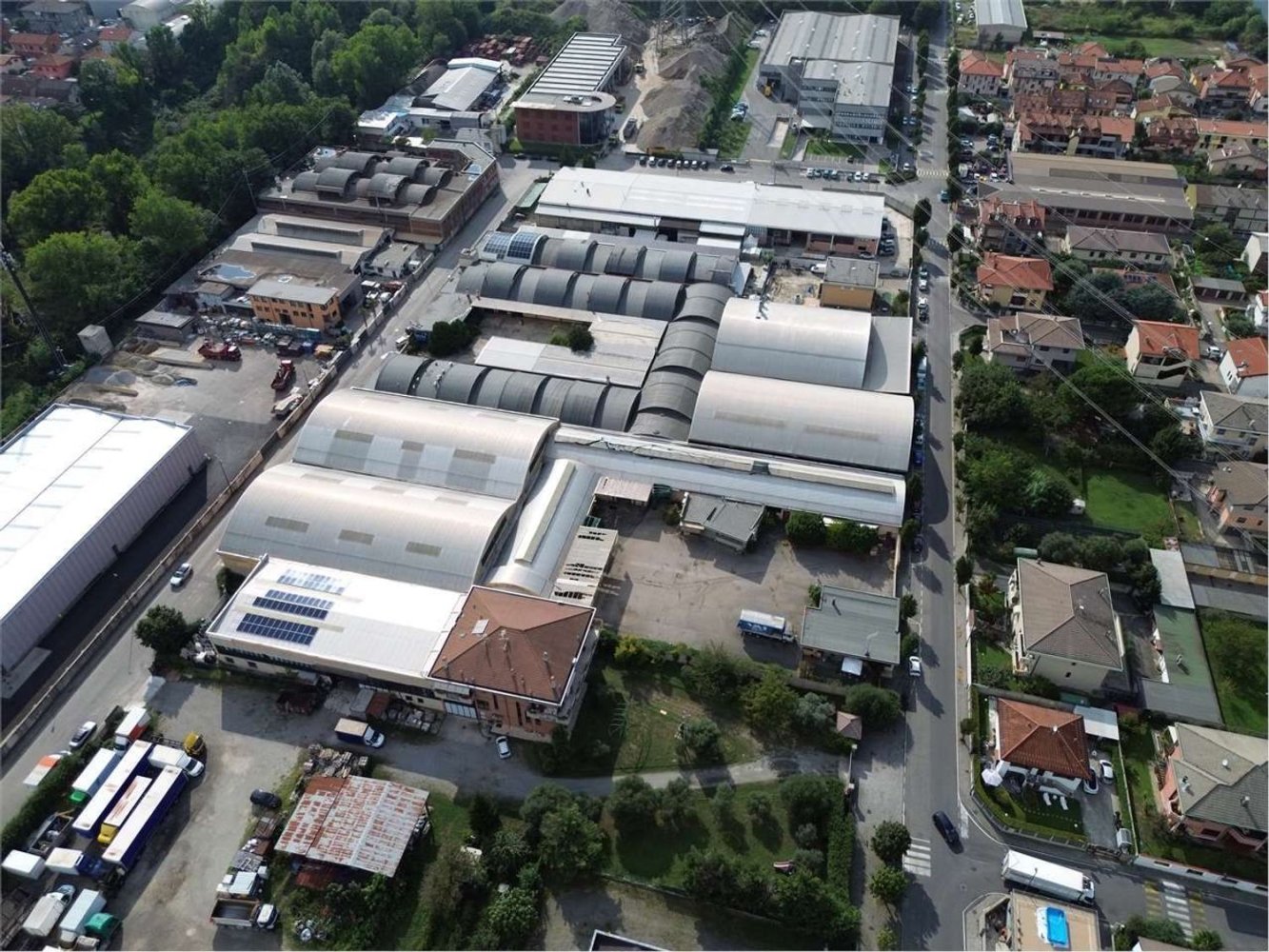 1900m² Warehouse in Limbiate, Italy No. 359789