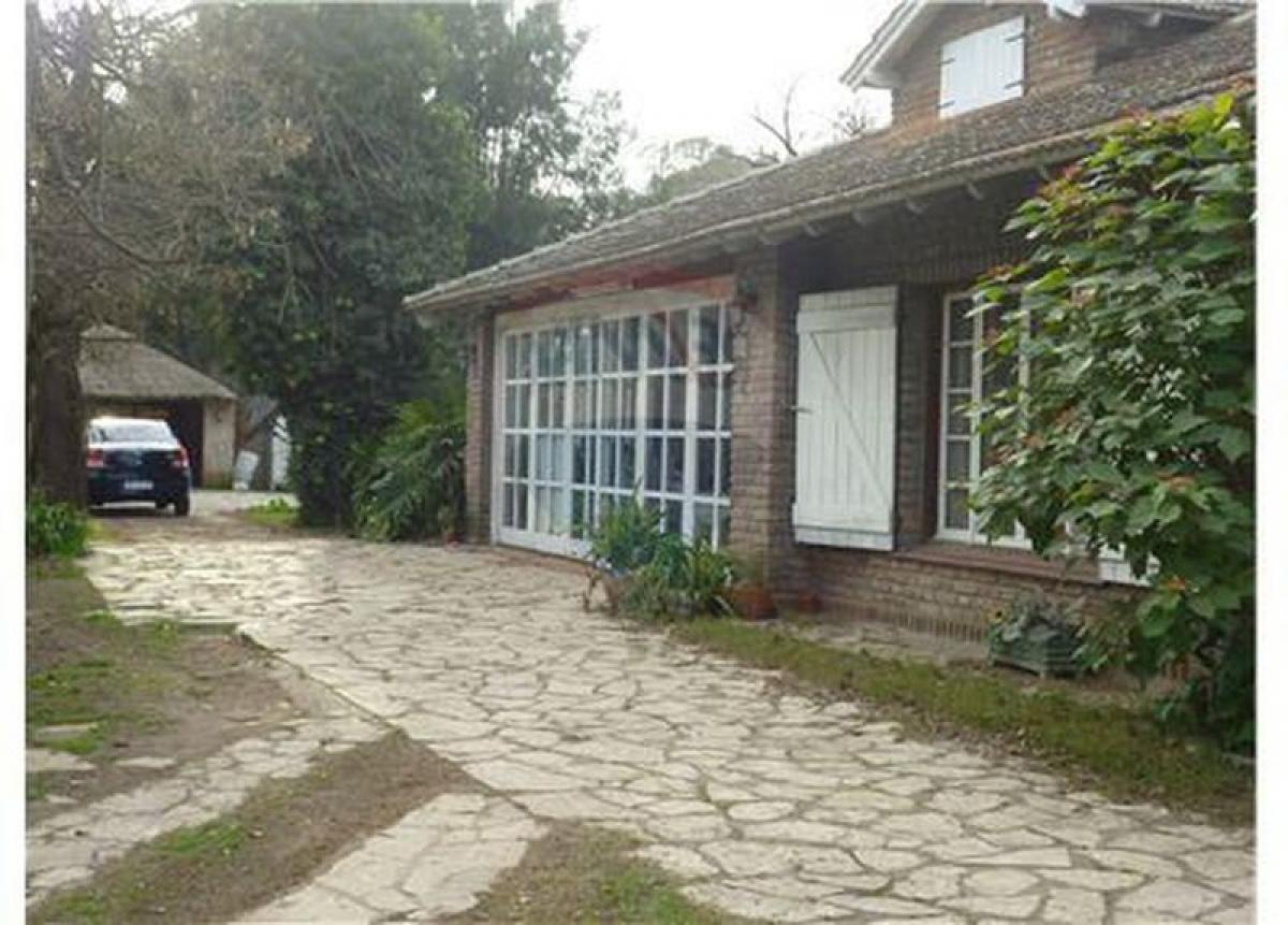 5 bedrooms House in Ituzaingo, Argentina No. 89193