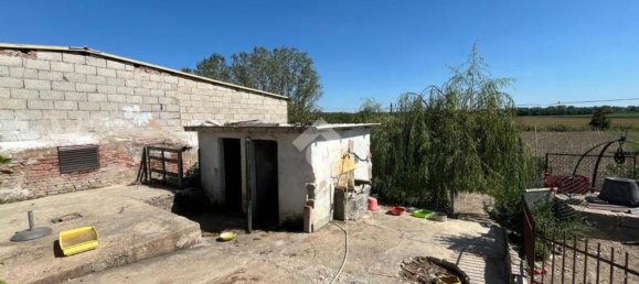 2 bedrooms House in Serravalle a Po, Italy No. 359706 11