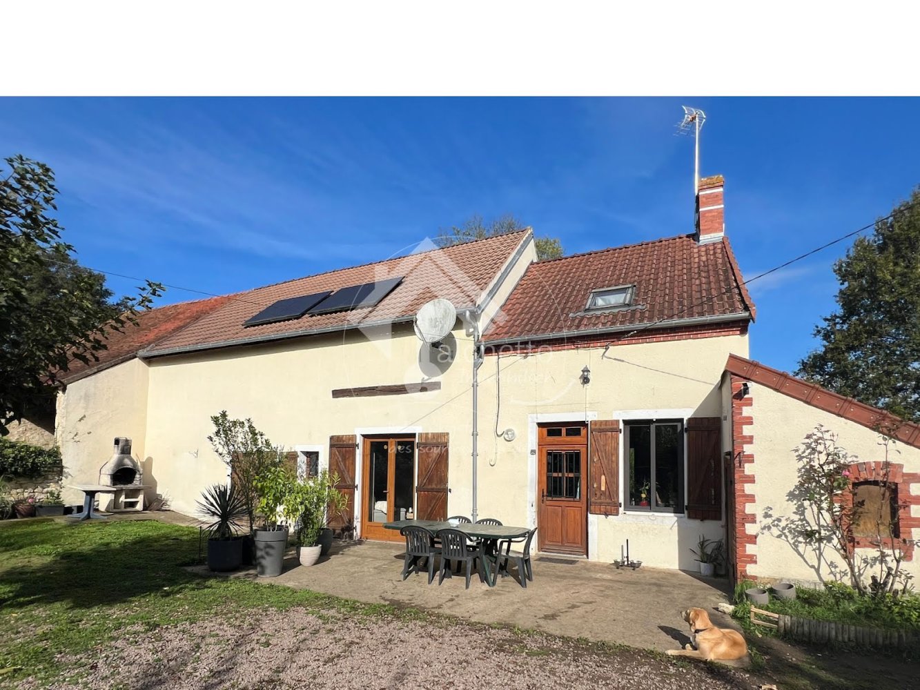 Casa de 3 dormitorios en Sancoins, France No. 225611