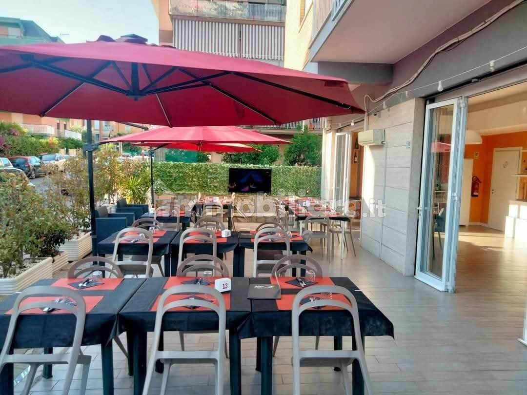 200m² Commercial property in Formia, Italy No. 342493