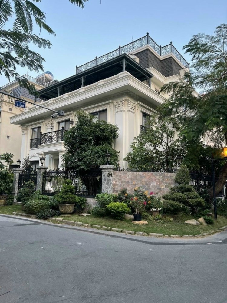 338.9m² Villa in District 7, Vietnam No. 13217