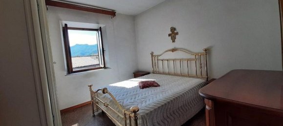 5 rooms Apartment in Barga, Italy No. 75610 5