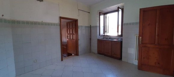 5 rooms Apartment in Barga, Italy No. 75610 3